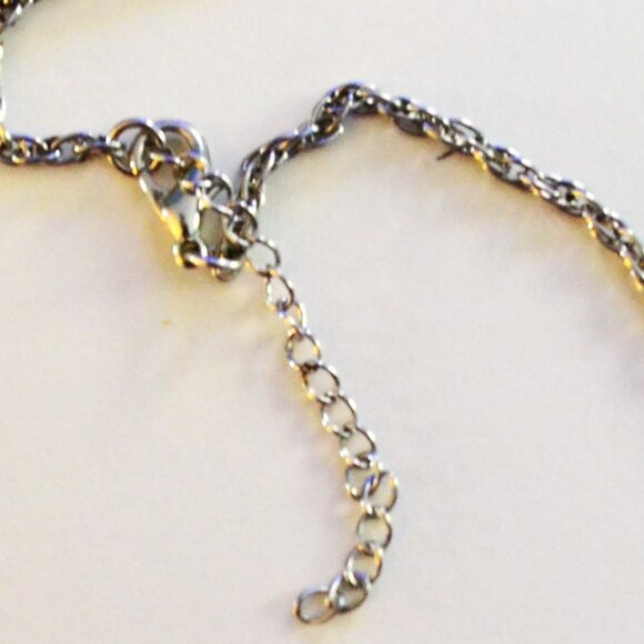 Necklace Silver-tone Turquoise Colored Heart Shaped Pendant 11 Inches Long - Picture 3 of 4